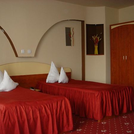 Hotel Kleyn Констанца Екстериор снимка