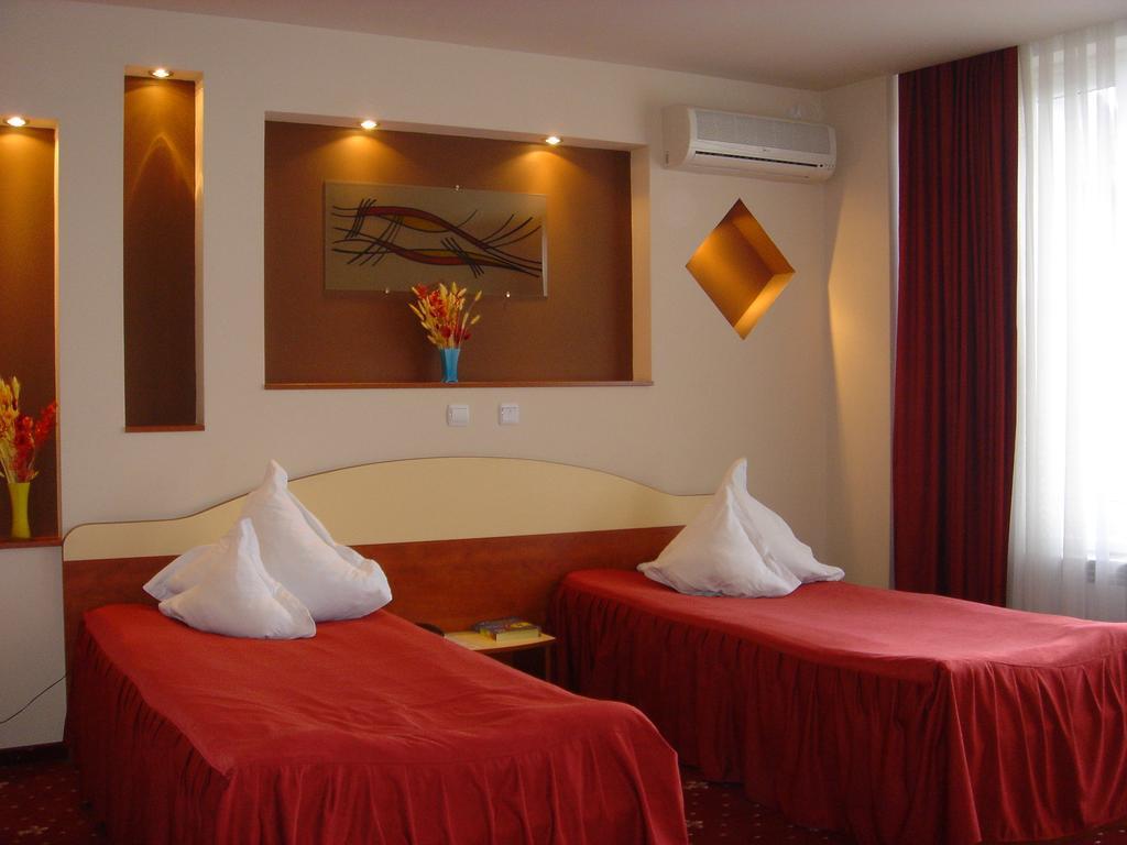Hotel Kleyn Констанца Екстериор снимка