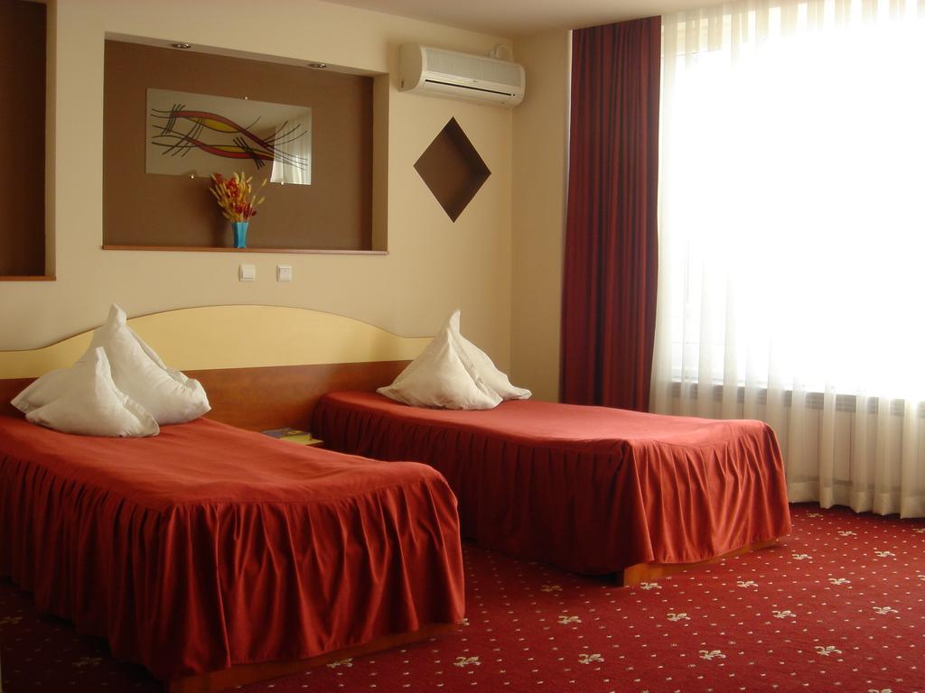 Hotel Kleyn Констанца Екстериор снимка