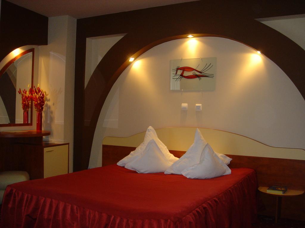 Hotel Kleyn Констанца Екстериор снимка